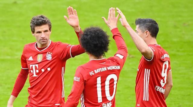 爱奇艺体育-两位新冠康复者“助”兴，拜仁121岁生日快乐！